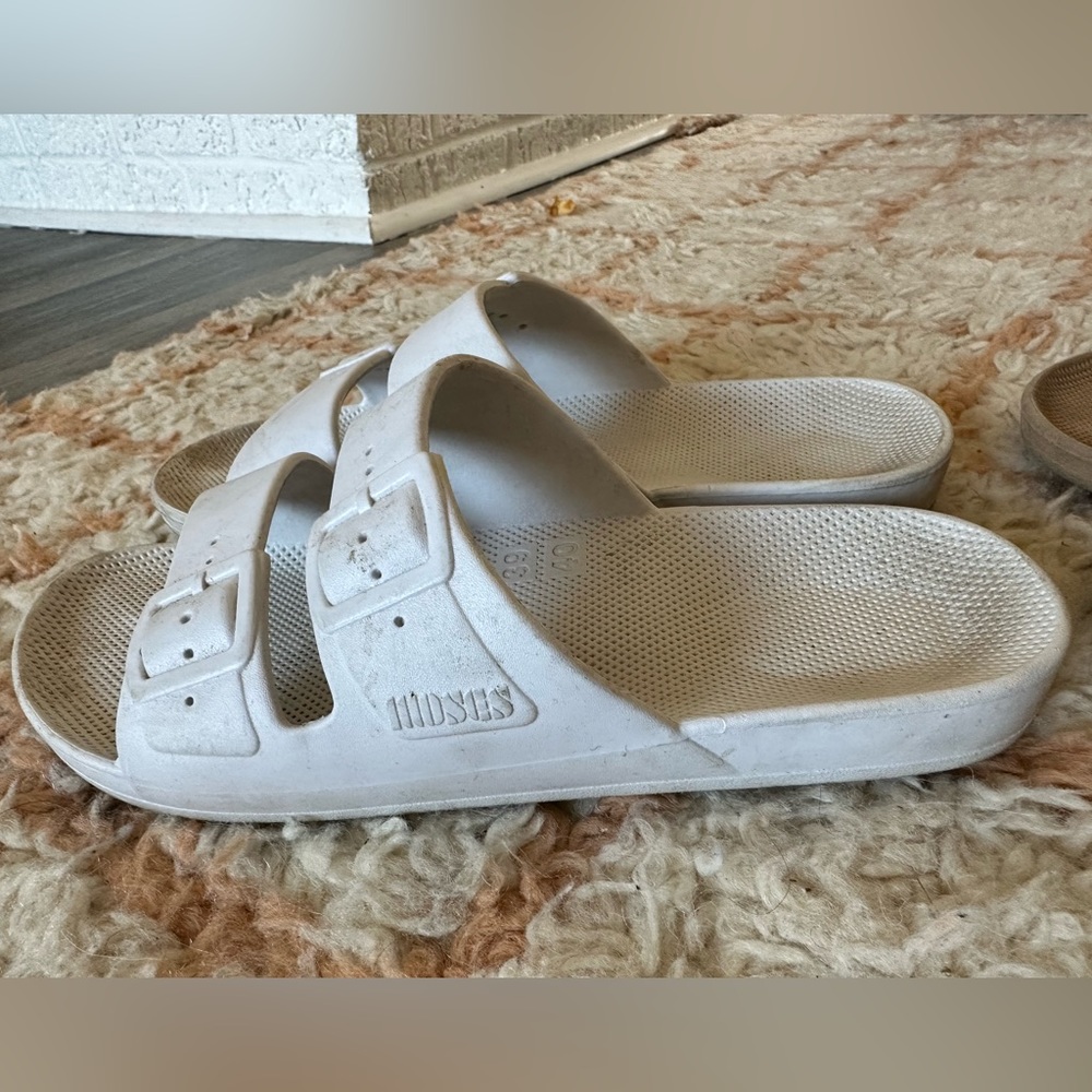 Freedom Moses Slides- Camel & White - image 2